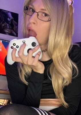 Avy White - irreversibly pervy tgirl Trans OnlyFans - @avy_white