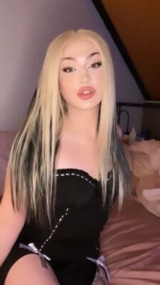 KARA Trans OnlyFans - @karathedoll