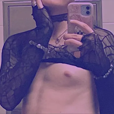vi (they/she) OnlyFans @violetlesbiansquirrel